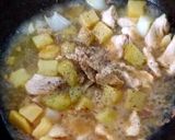 รูปขั้นตอนการทำที่ 6 ของ มันฝรั่งผัดกระเทียมพริกไทยไก่