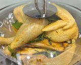 Hình bước làm 4 của món Gà Hấp Lá Chúc