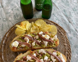 Foto del paso 6 de la receta: Tosta de Burrata de Cabra con Aguacate, Anchoas, Pistachos y Miel 🍯