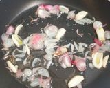 Foto langkah ke 4 dari resep Tumis Brokoli Sosis.