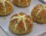 Foto langkah ke 10 dari resep Korean Cream Cheese Garlic Bread.