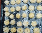 Foto langkah ke 3 dari resep Thumbprint cookies yang simple dg bahan yang mudah.