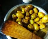 A picture of step 2 of Keema and peas aloo dum.