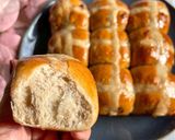 Foto langkah ke 5 dari resep Hot Cross Buns Roti Empuk Tanpa Telur.