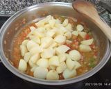 Foto del paso 3 de la receta: Guiso marinero de cazón o tintorera con papas y fideos