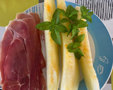 Foto del paso 1 de la receta: Vasitos de melón triturado con menta y taquitos de jamón 🍈
