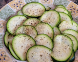 Foto del paso 2 de la receta: Lentejas con carpaccio de calabacín gambitas y aguacate