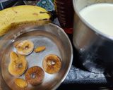 A picture of step 1 of Banana fig smoothie.