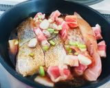 Hình bước làm 3 của món Cá hồng Nhật kho tộ