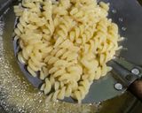 Foto langkah ke 2 dari resep 407. Fusili Carbonara Simple.