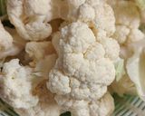 A picture of step 1 of Cauliflower with Garlic, Oil, and Chili.