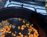 A picture of step 4 of Pineapple fried rice.