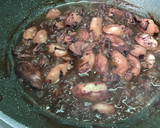 Foto del paso 3 de la receta: Chipirones flambeados al brandy con pasta