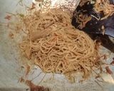 Foto langkah ke 3 dari resep Bihun Goreng bakso udang.