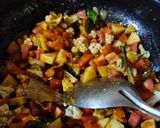 व्हेज पुलाव (Veg Pulao Recipe In Marathi) रेसिपी स्टेप 4 फोटो