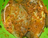 Foto langkah ke 2 dari resep Ikan Bawal Goreng Gurih.
