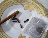 Foto langkah ke 1 dari resep Teh Cengkeh Kayu manis.