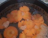 Foto langkah ke 3 dari resep 67. Sop makaroni sosis (SoMaSi).