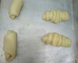Foto langkah ke 7 dari resep Roti sobek dengan whipped cream bubuk.