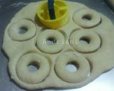 Foto langkah ke 4 dari resep Donat Empuk Irit Tanpa Telur & Susu Tanpa Ulen.