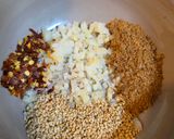 Foto del paso 2 de la receta: Ensalada crujiente de col morada y zanahoria estilo asiático