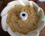 Foto del paso 4 de la receta: Pastel bizcochado exquisito con frutas escarchadas y nueces para mamá