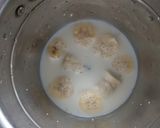A picture of step 3 of Banana smoothie.