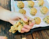 Hình bước làm 5 của món Vào bếp cùng con: Bánh quy bơ chocolate chips dẻo mềm, ít ngọt, không cần máy đánh, cho lễ Halloween