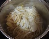 Foto del paso 1 de la receta: Sopa de cebolla con flores y soja texturizada