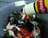 Foto langkah ke 3 dari resep Seafood Campur Bumbu Singapur.