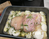 Foto del paso 4 de la receta: Codillo con patatas y hierbas