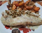 Foto del paso 6 de la receta: Merluza con arvejas y salsa de roquefort