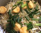 รูปขั้นตอนการทำที่ 3 ของ “ผัดถั่วงอกเต้าหู้ไข่”