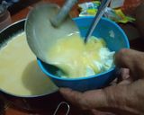 Foto langkah ke 4 dari resep Puding custrad lapis caramel.