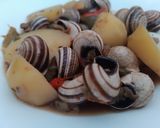 Foto del paso 3 de la receta: Patatas al vapor con caracoles