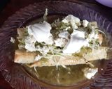 Foto del paso 9 de la receta: Enchiladas verdes con tacos fritos rellenos de pollo