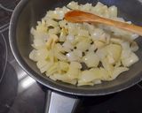 Foto del paso 2 de la receta: Lumaconi rellenos de ragú de setas y velouté de marisco