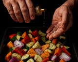 Foto del passaggio 5 della ricetta Pesce in crosta di sale e verdure
