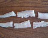 Foto del paso 2 de la receta: Barritas de Filet de Merluza con Ensalada