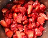 Foto langkah ke 2 dari resep Homemade Strawberry Ice Cream.
