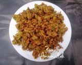 A picture of step 2 of Hyderabadi Paalak Ki Pakodi.