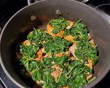 A picture of step 5 of Spinach & Mozzarella Chicken.