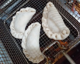 Foto del paso 4 de la receta: Empanadas queso, aceitunas y orégano