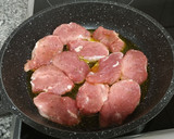 Foto del paso 2 de la receta: Solomillo en salsa de vino