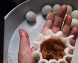 तांदुळाचे उकडीचे मोदक (tandalache ukadiche modak recipe in marathi) रेसिपी स्टेप 6 फोटो 
