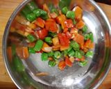 A picture of step 5 of Manchow Soup / Veg soup topped with Crispy fried noodles.