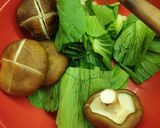 Foto langkah ke 1 dari resep Shitake oyster sauce & Pok choy.
