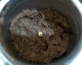 A picture of step 2 of Dates nuts chocolate balls.