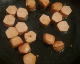 Foto del paso 4 de la receta: Polenta con salsa de tomates asados y salchichas