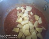 A picture of step 3 of Aloo bengan.
